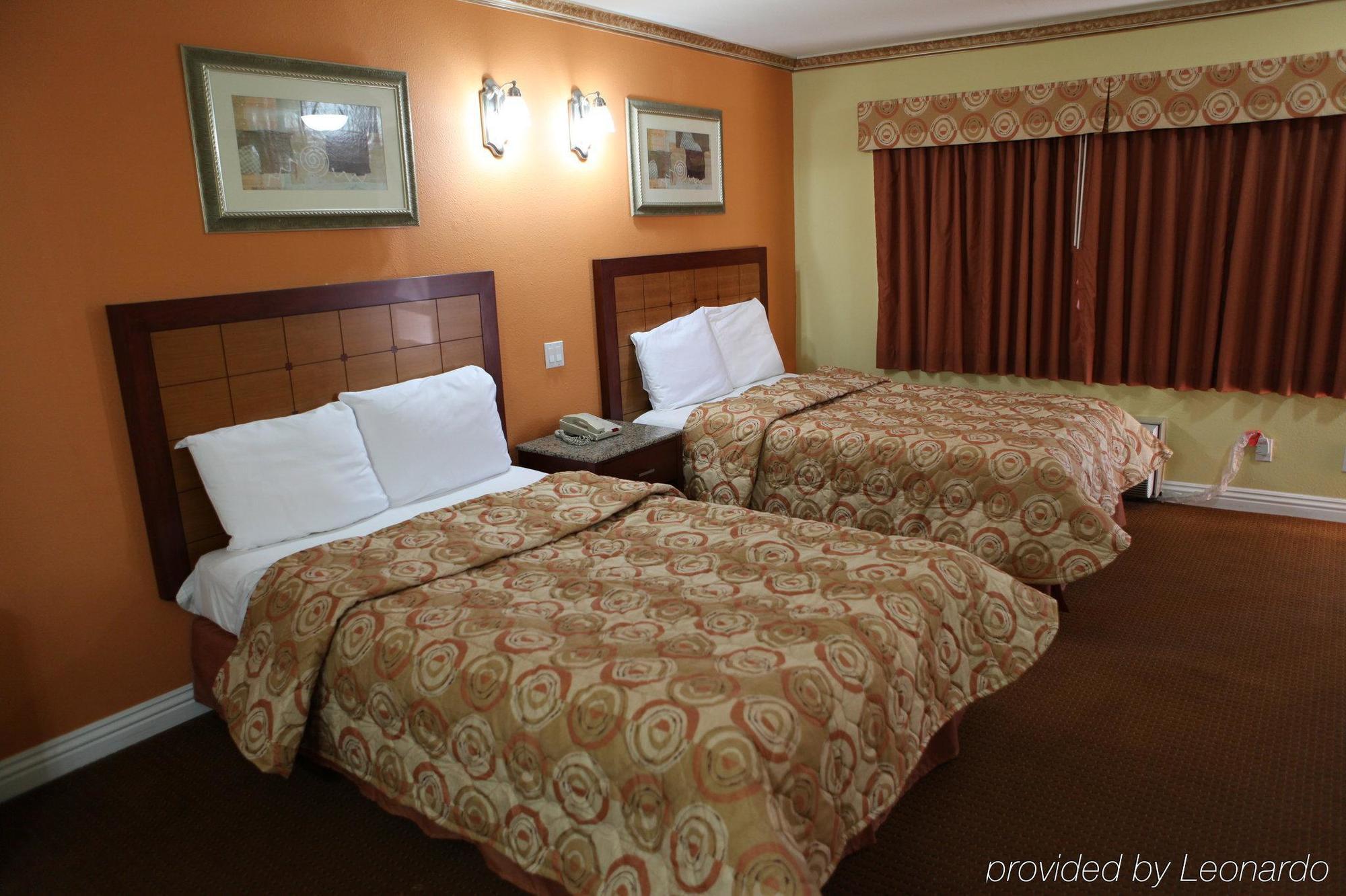 Glen Capri Inn And Suites - Burbank Universal Глендейл Экстерьер фото