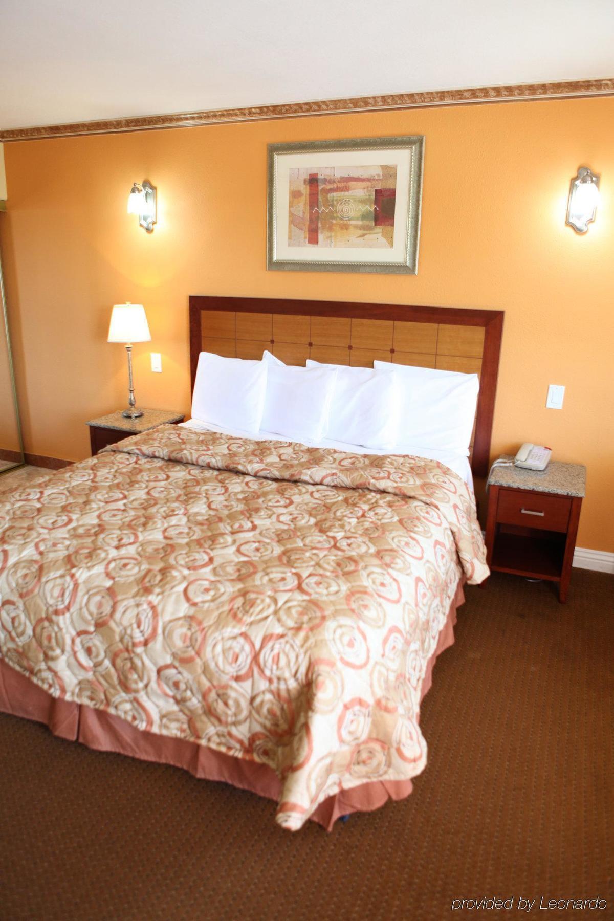 Glen Capri Inn And Suites - Burbank Universal Глендейл Экстерьер фото