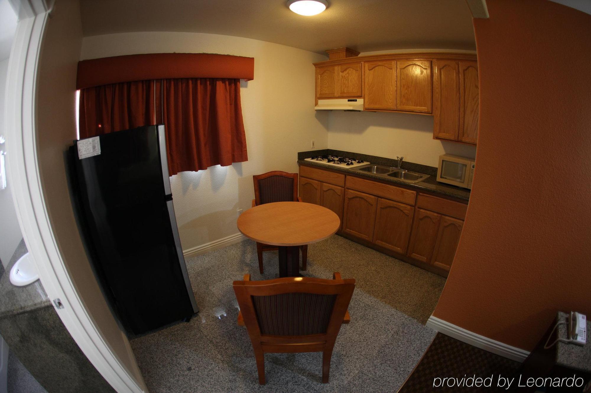 Glen Capri Inn And Suites - Burbank Universal Глендейл Экстерьер фото